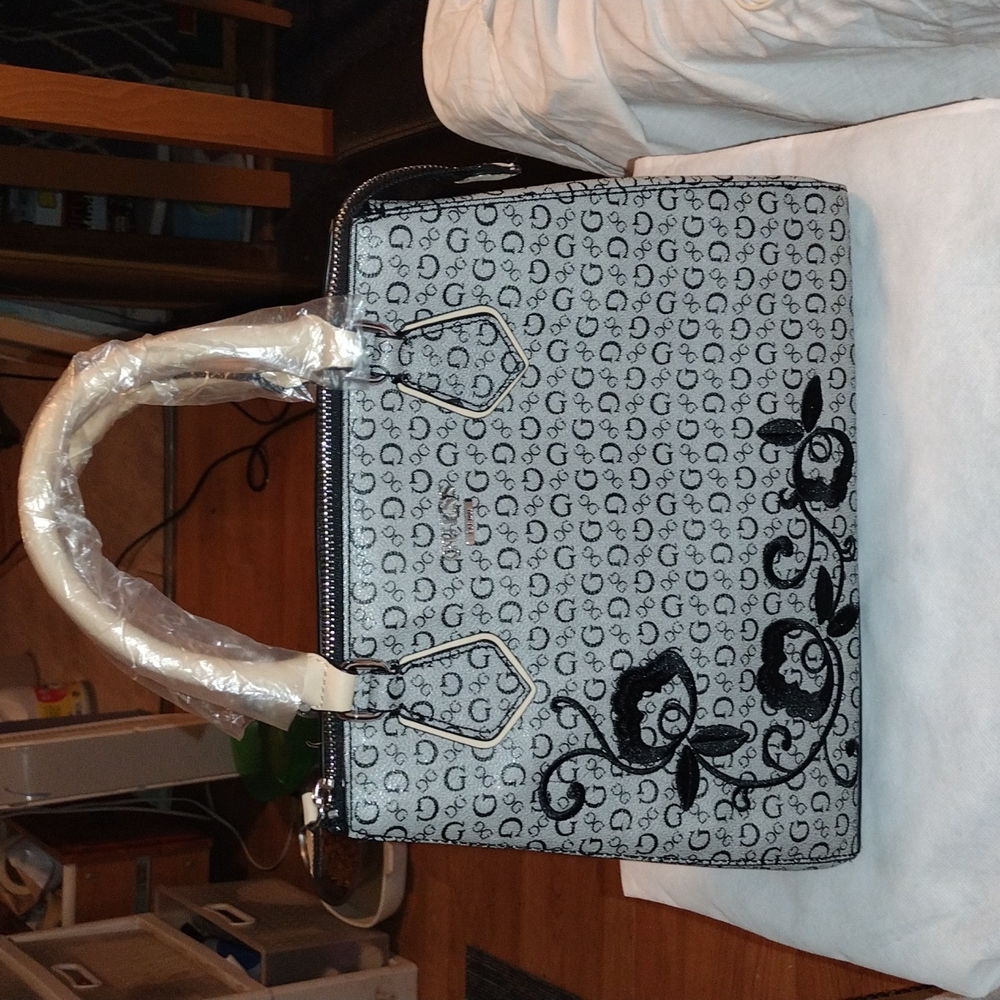 - Guess Purse